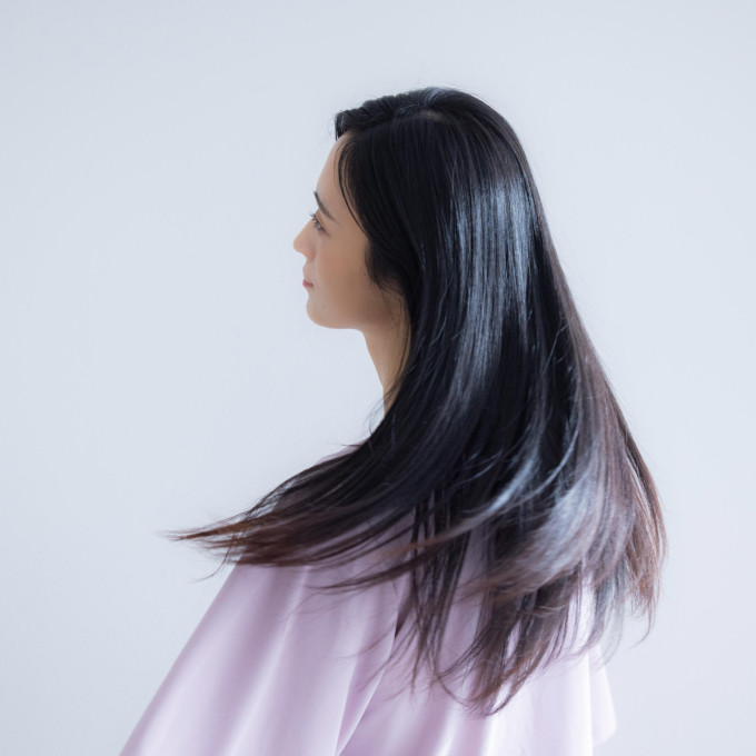 上質な印象へ｜白髪隠しヘアファンデーションの簡単な使い方と活用術