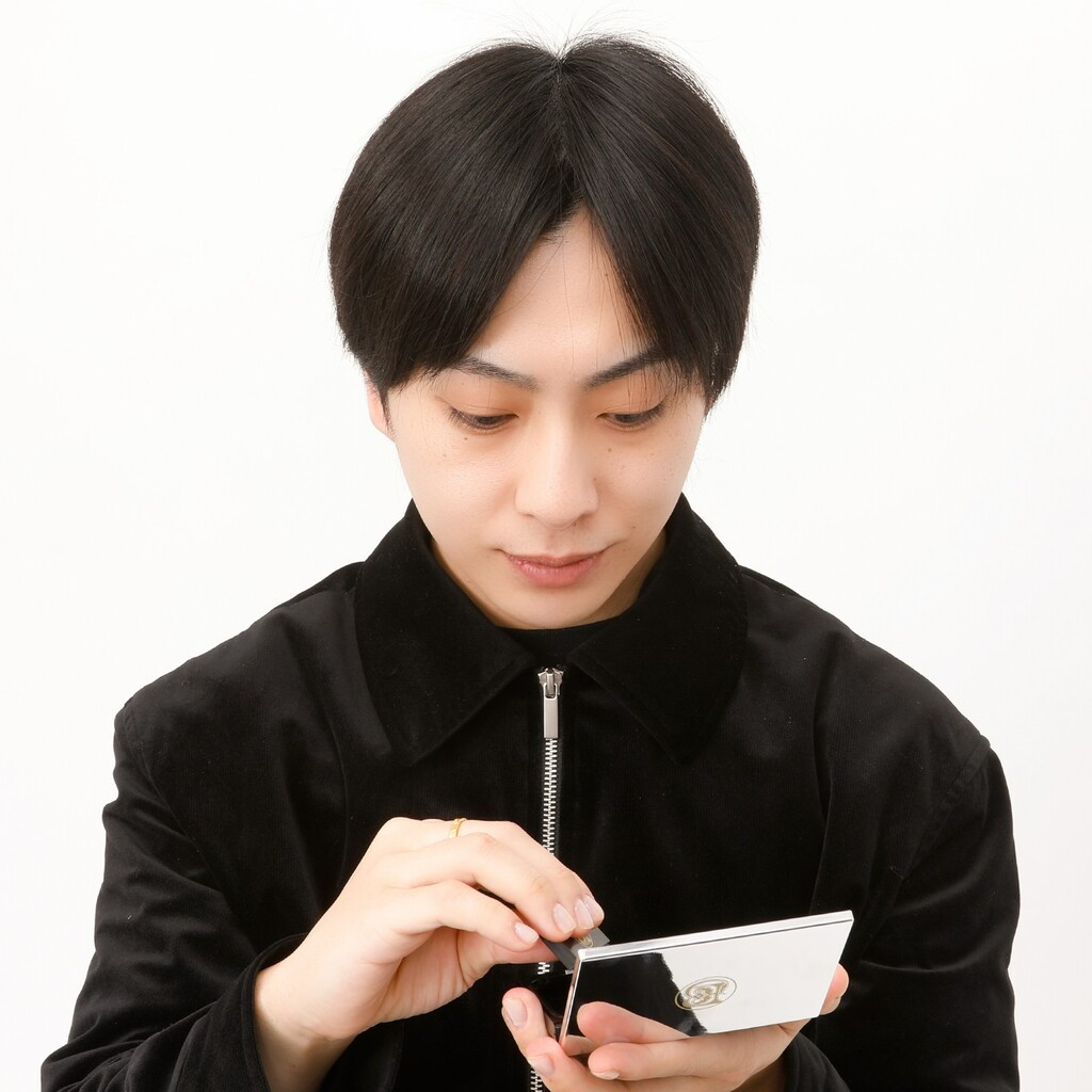 【白髪隠し】若白髪を自然に隠すヘアファンデーション｜選び方と使い方